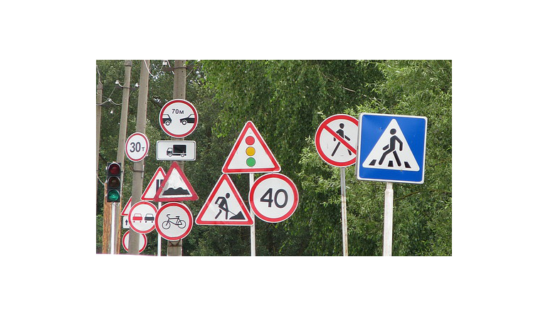 В России уменьшат размеры дорожных знаков