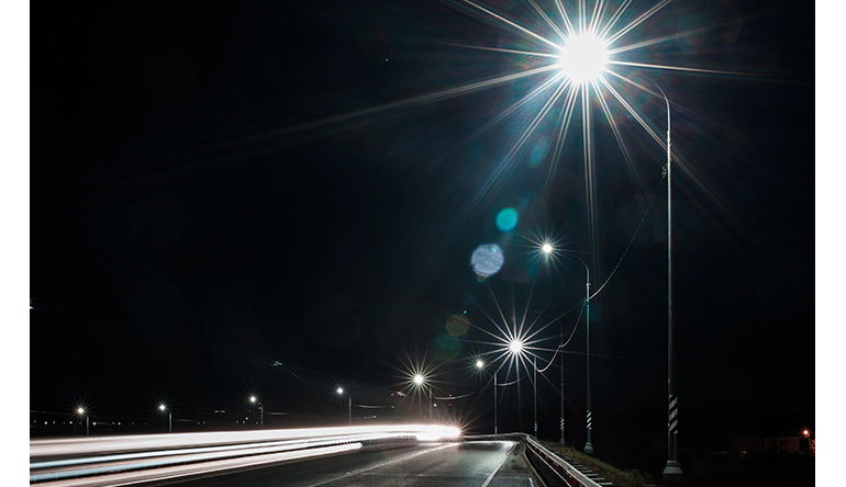 На трассах Смоленской области построено 67 километров линий освещения
